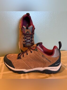 Columbia Mount Carmel Low Waterproof hiking shoes elk & marsala red women’s 9.5